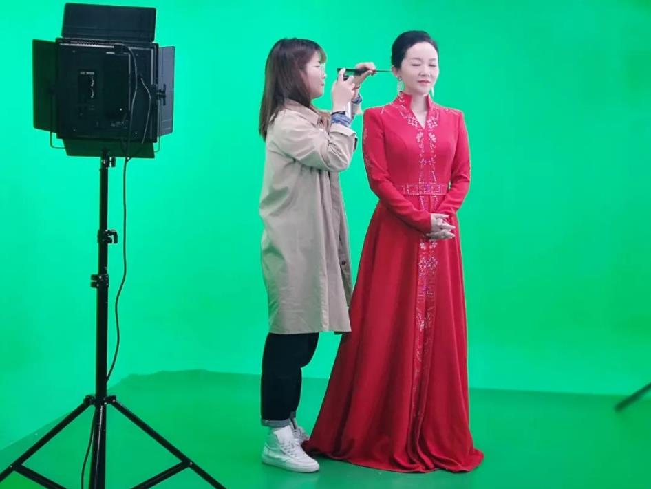 梅花奖得主陈丽宇献演并录制《沁园春·毛泽东颂》