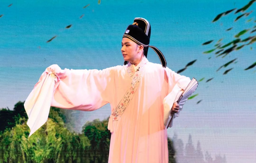 黄梅县<a href=http://www.xiaopiaoyou.com/huangmeixidefayuandi/ target=_blank class=infotextkey>黄梅戏</a>剧院周末剧场