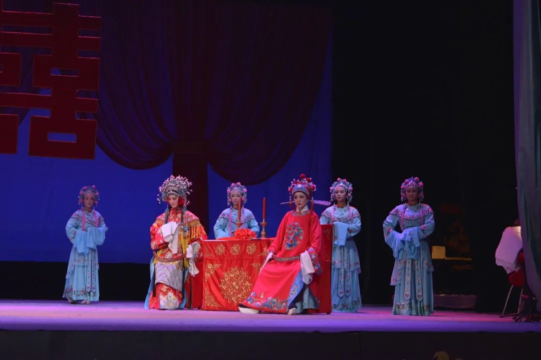 <a href=http://www.xiaopiaoyou.com/huangmeixidefayuandi/ target=_blank class=infotextkey>黄梅戏</a>女驸马