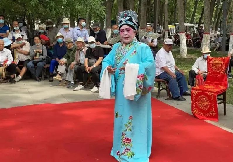 石河子市群艺馆组织文化志愿者小分队开展文化惠民豫剧专场演出活动