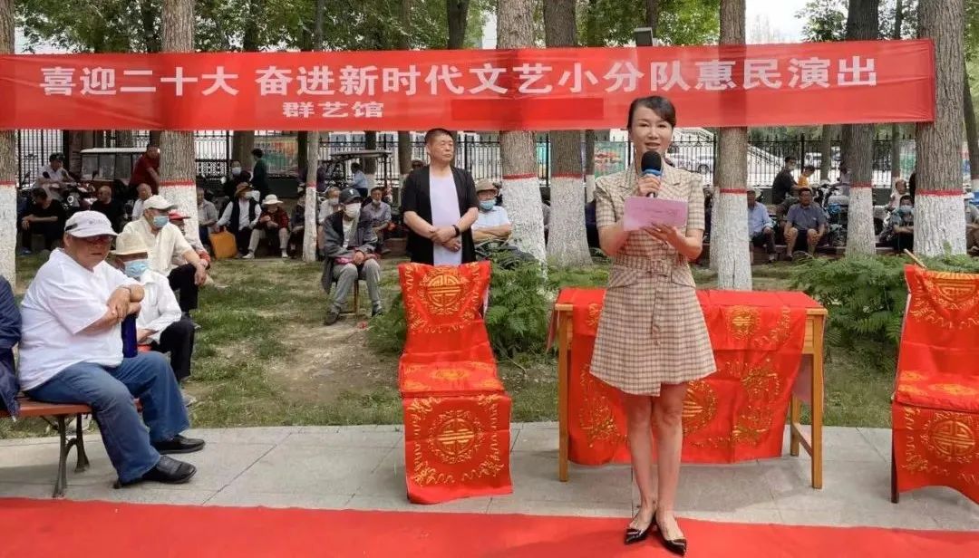 石河子市群艺馆组织文化志愿者小分队开展文化惠民豫剧专场演出活动