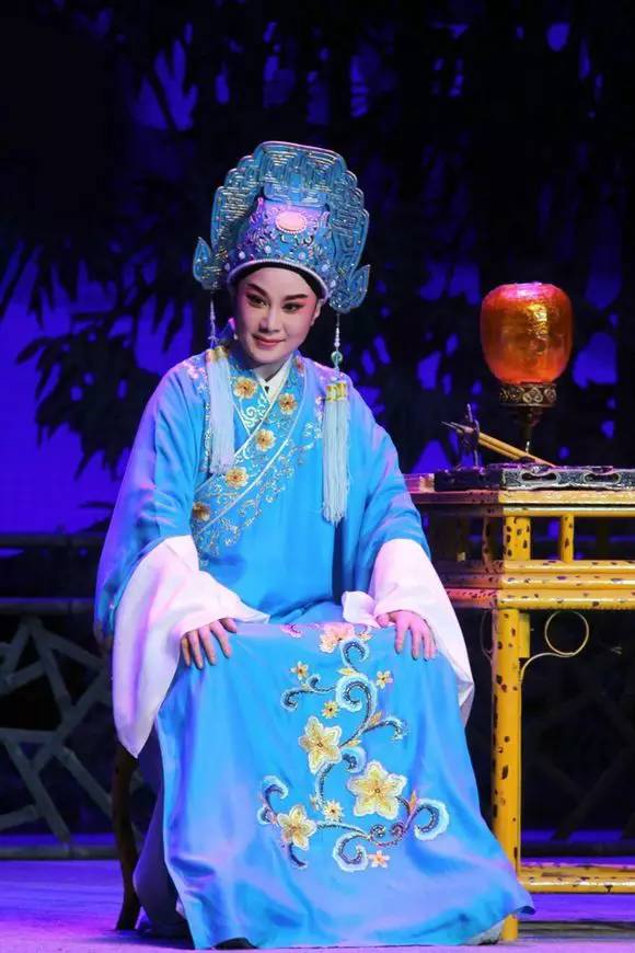 章瑞虹在<a href=http://www.xiaopiaoyou.com/yuejudefayuandi/ target=_blank class=infotextkey>越剧</a>《梁祝》中饰演梁山伯