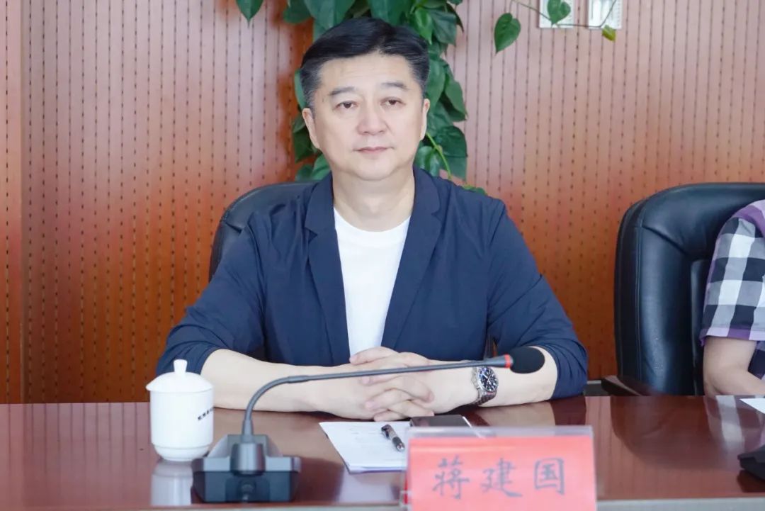 安徽演艺集团副总经理、安徽省<a href=http://www.xiaopiaoyou.com/huangmeixidefayuandi/ target=_blank class=infotextkey>黄梅戏</a>剧院院长蒋建国