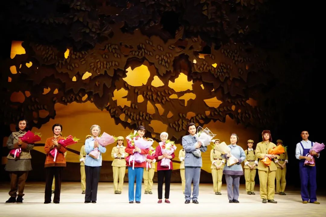 <a href=http://www.xiaopiaoyou.com/yuejudefayuandi/ target=_blank class=infotextkey>越剧</a>《核桃树之恋》全国巡演