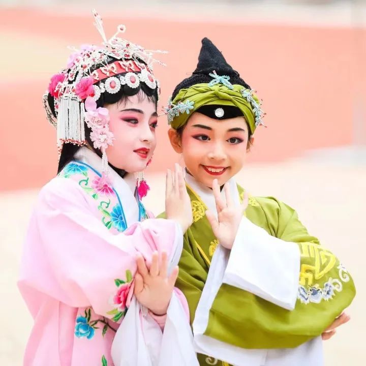 江西省<a href=http://www.xiaopiaoyou.com/jingjuguocui/ target=_blank class=infotextkey>京剧</a>团省杂技团推出少儿国粹艺术研学班