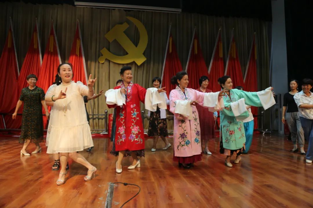 兵团豫剧团慰问演出