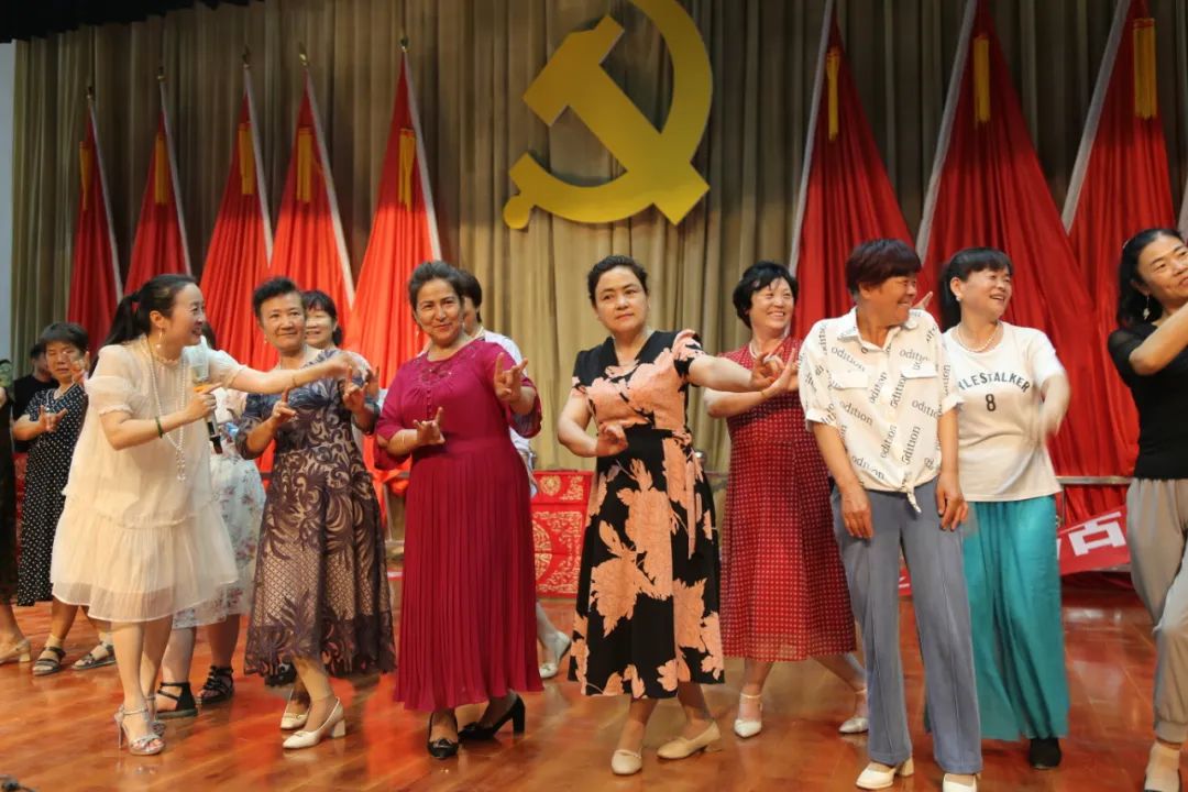 兵团豫剧团慰问演出