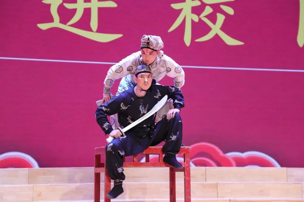 重庆<a href=http://www.xiaopiaoyou.com/jingjuguocui/ target=_blank class=infotextkey>京剧</a>院