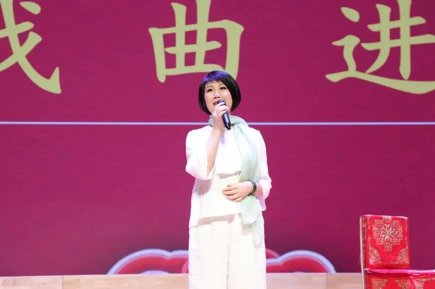 重庆<a href=http://www.xiaopiaoyou.com/jingjuguocui/ target=_blank class=infotextkey>京剧</a>院