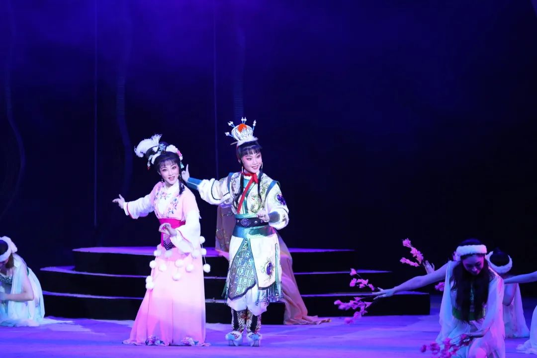 青春传承版<a href=http://www.xiaopiaoyou.com/yuejudefayuandi/ target=_blank class=infotextkey>越剧</a>《陆文龙》
