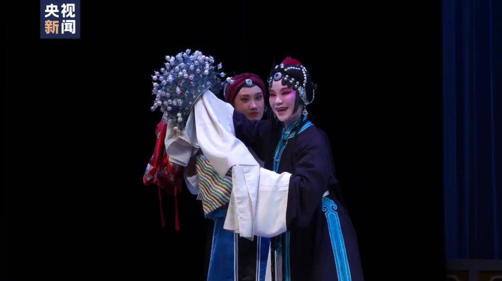 杨优演绎<a href=http://www.xiaopiaoyou.com/kunqufayuandi/ target=_blank class=infotextkey>昆曲</a>《烂柯山痴梦》