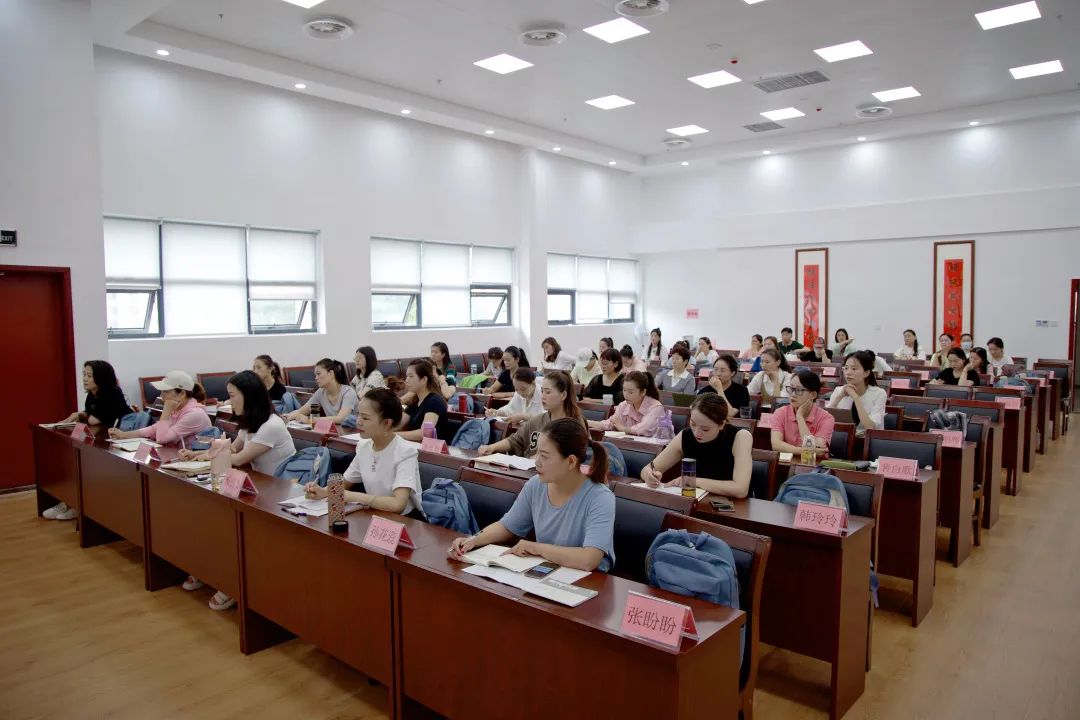 豫剧常派表演培训班特邀国家一级导演罗云讲授《戏曲舞台艺术之元素》