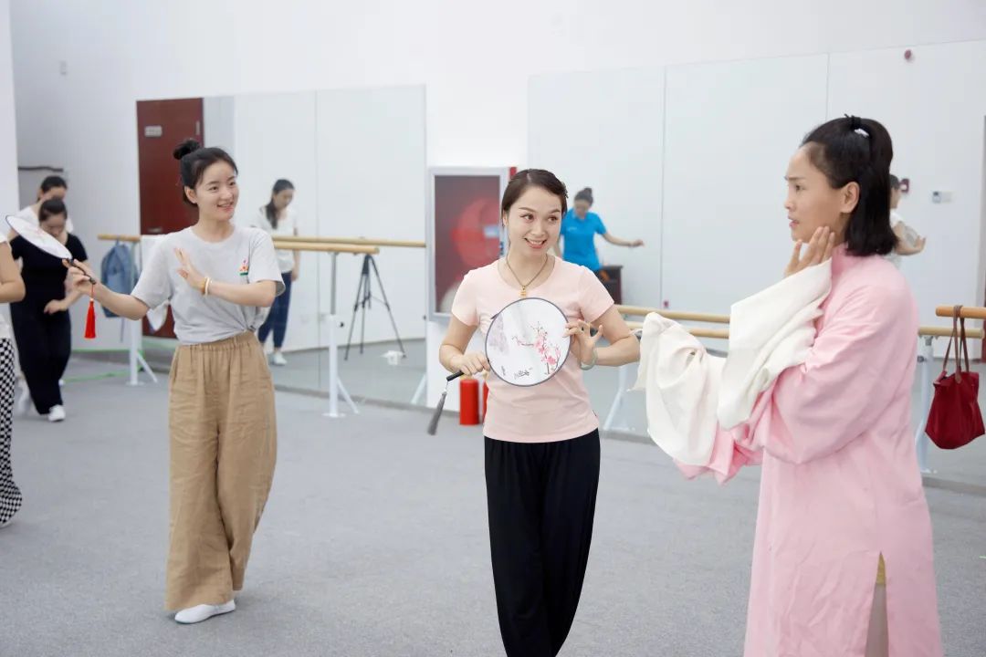 贾爱伟