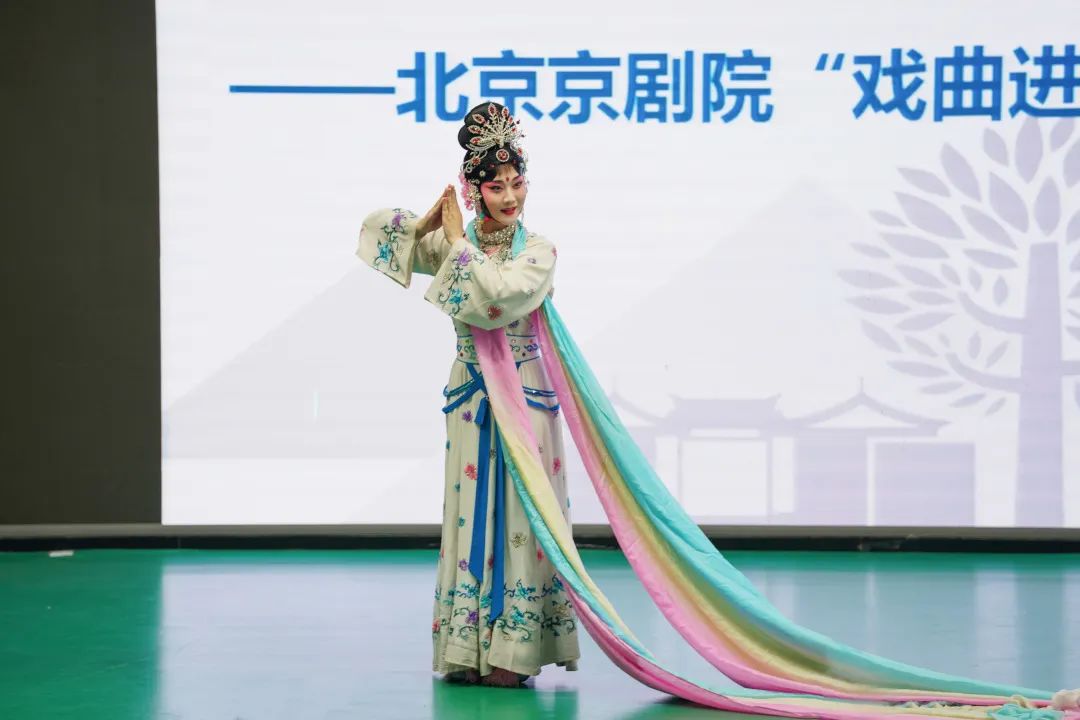 <a href=http://www.xiaopiaoyou.com/jingjuguocui/ target=_blank class=infotextkey>京剧</a>《天女散花》陈张霞