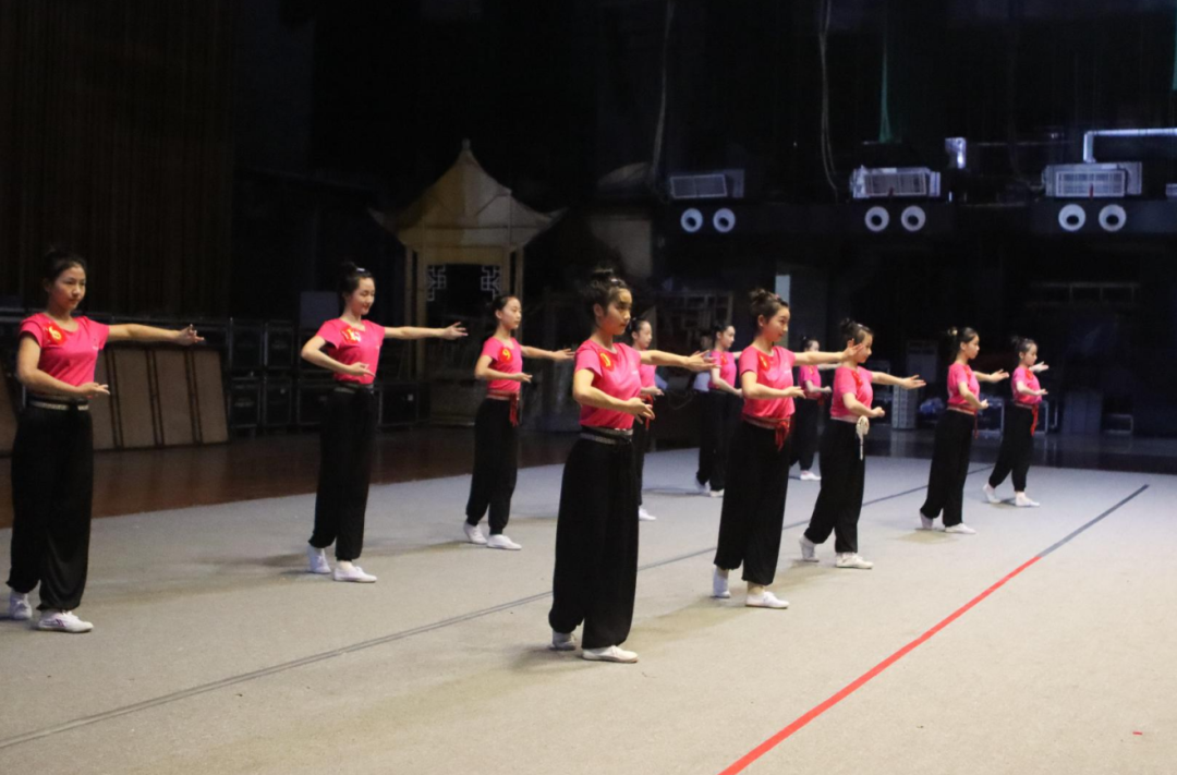 黄梅县<a href=http://www.xiaopiaoyou.com/huangmeixidefayuandi/ target=_blank class=infotextkey>黄梅戏</a>剧院举行2021届<a href=http://www.xiaopiaoyou.com/huangmeixidefayuandi/ target=_blank class=infotextkey>黄梅戏</a>学员第一学年成果展示暨内部考核活动