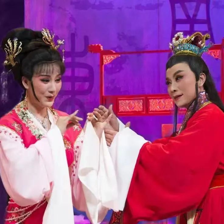 <a href=http://www.xiaopiaoyou.com/yuejudefayuandi/ target=_blank class=infotextkey>越剧</a>孔雀东南飞