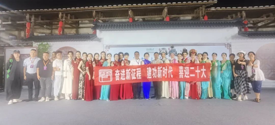 福建芳华<a href=http://www.xiaopiaoyou.com/yuejudefayuandi/ target=_blank class=infotextkey>越剧</a>院乡村振兴 文旅先行文化惠民演出及快闪