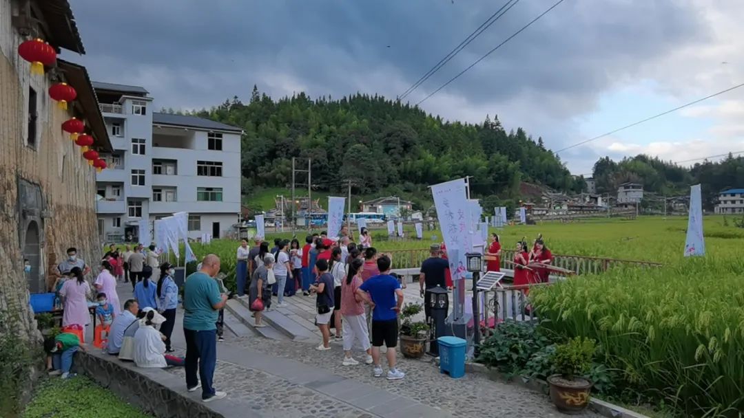 福建芳华<a href=http://www.xiaopiaoyou.com/yuejudefayuandi/ target=_blank class=infotextkey>越剧</a>院乡村振兴 文旅先行文化惠民演出及快闪