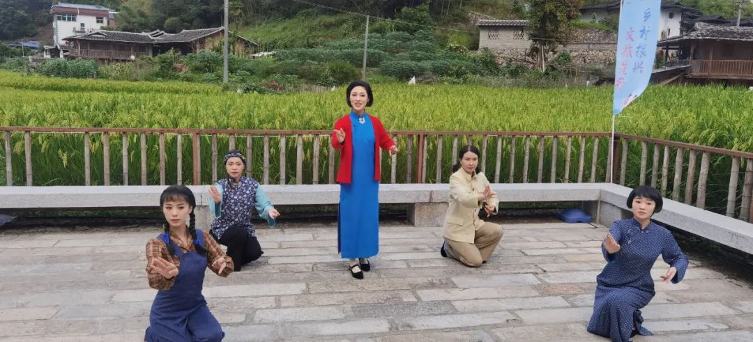 福建芳华<a href=http://www.xiaopiaoyou.com/yuejudefayuandi/ target=_blank class=infotextkey>越剧</a>院乡村振兴 文旅先行文化惠民演出及快闪