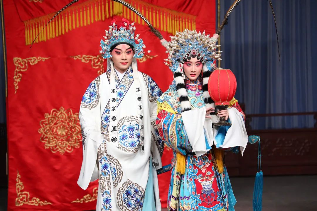 <a href=http://www.xiaopiaoyou.com/kunqufayuandi/ target=_blank class=infotextkey>昆曲</a>《凤凰山百花赠剑》