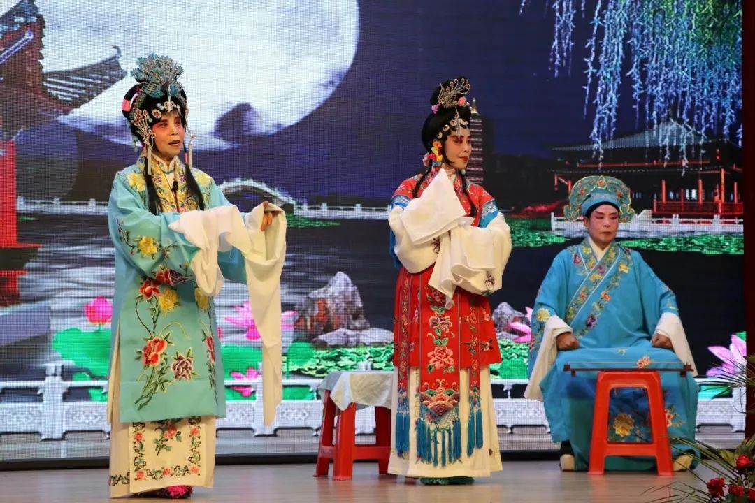 凤鸣梨园<a href=http://www.xiaopiaoyou.com/jingjuguocui/ target=_blank class=infotextkey>京剧</a>社<a href=http://www.xiaopiaoyou.com/jingjuguocui/ target=_blank class=infotextkey>京剧</a>票友惠民演出