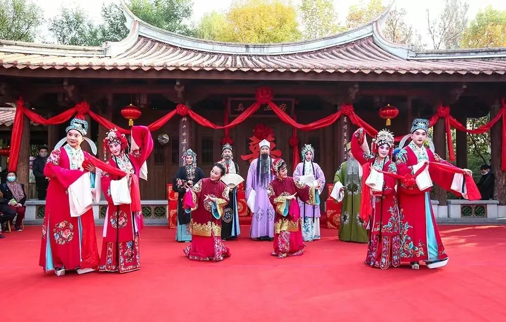 中国评剧院沉浸式园林版《花为媒》