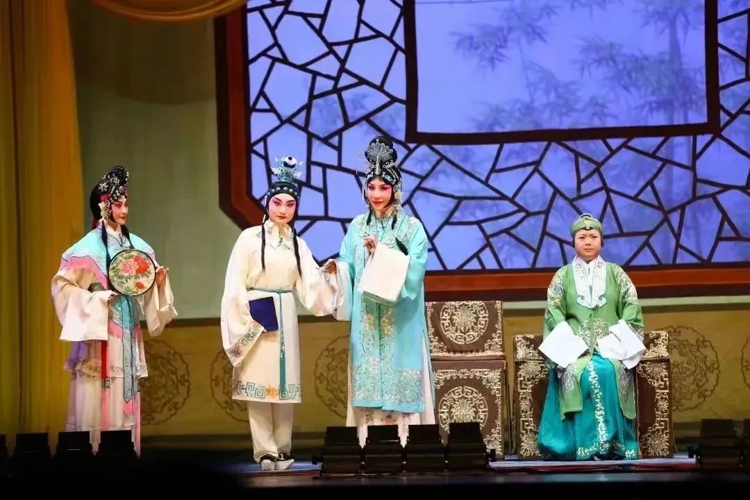 <a href=http://www.xiaopiaoyou.com/jingjuguocui/ target=_blank class=infotextkey>京剧</a>西厢记