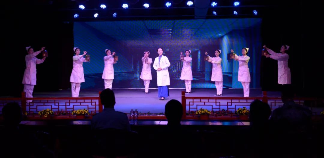 <a href=http://www.xiaopiaoyou.com/yuejudefayuandi/ target=_blank class=infotextkey>越剧</a>林巧稚提灯女神