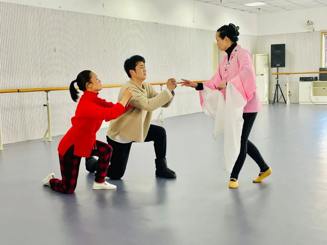 福建芳华<a href=http://www.xiaopiaoyou.com/yuejudefayuandi/ target=_blank class=infotextkey>越剧</a>院保护地方剧种