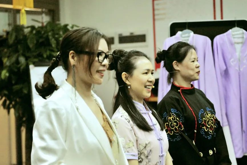 深圳市百花<a href=http://www.xiaopiaoyou.com/yuejudefayuandi/ target=_blank class=infotextkey>越剧</a>团