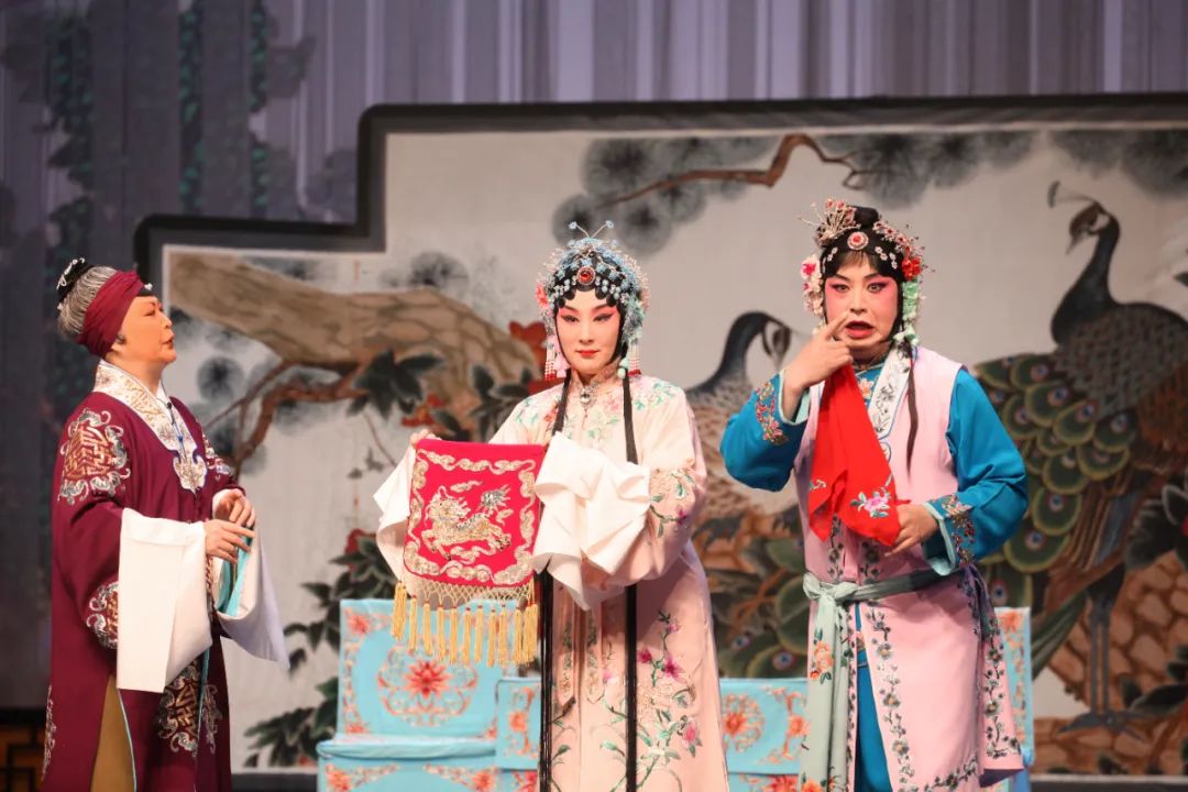 天津<a href=http://www.xiaopiaoyou.com/jingjuguocui/ target=_blank class=infotextkey>京剧</a>院《锁麟囊》