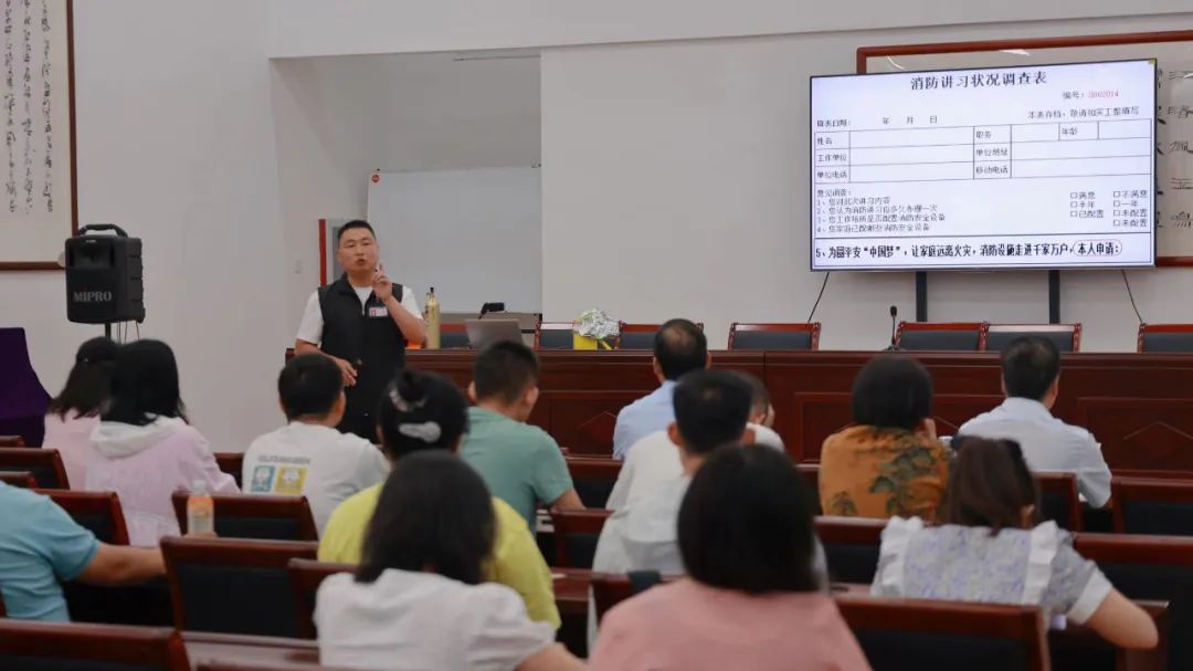 <a href=http://www.xiaopiaoyou.com/henanyuju/ target=_blank class=infotextkey>河南豫剧</a>院青年团开展消防安全知识培训和健康知识讲座