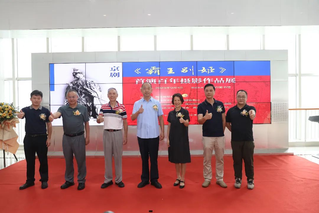 <a href=http://www.xiaopiaoyou.com/jingjuguocui/ target=_blank class=infotextkey>京剧</a>《霸王别姬》首演百年摄影作品展