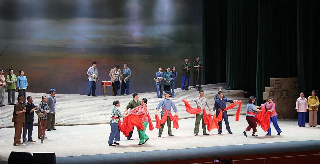 第十二届评剧艺术节精品剧目在丰南大剧院拉开帷幕