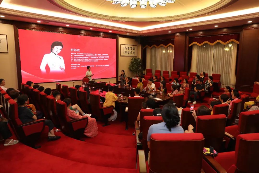 <a href=http://www.xiaopiaoyou.com/yuejudefayuandi/ target=_blank class=infotextkey>越剧</a>名家舒锦霞戏曲课堂