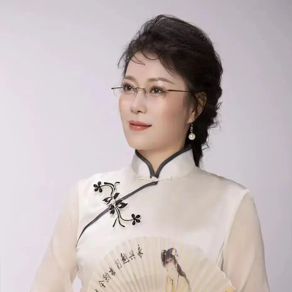 舒锦霞