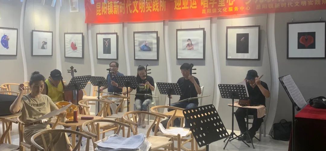 <a href=http://www.xiaopiaoyou.com/yuejudefayuandi/ target=_blank class=infotextkey>越剧</a>专场《舞台姐妹》送兄别妹对唱唱段