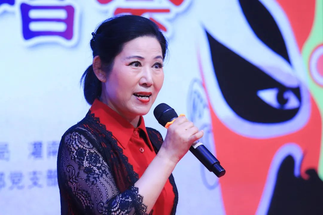 <a href=http://www.xiaopiaoyou.com/jingjuguocui/ target=_blank class=infotextkey>京剧</a>联谊演唱会