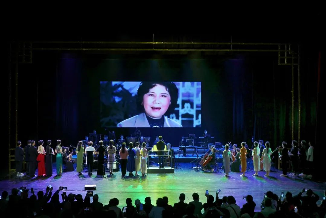 纪念杨飞飞沪剧演唱会