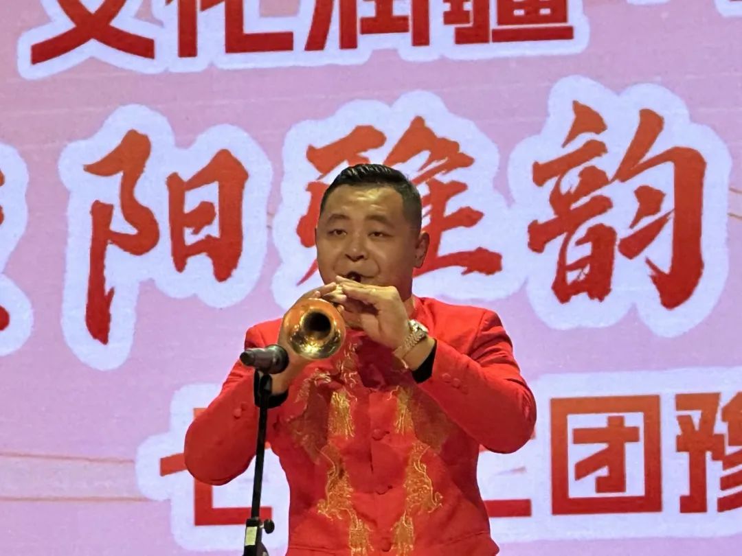 七十七团举办重阳节文化惠民豫剧演出