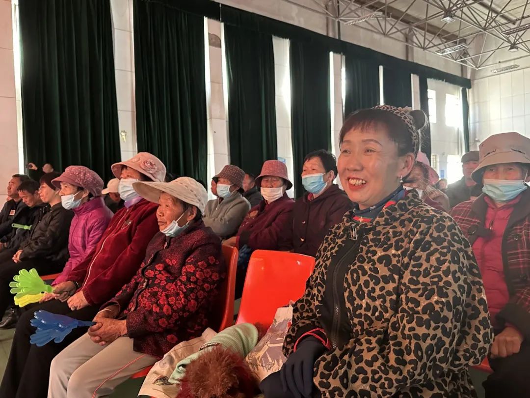 七十七团举办重阳节文化惠民豫剧演出