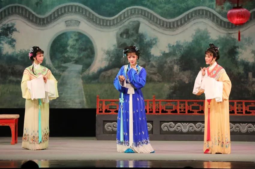 经典<a href=http://www.xiaopiaoyou.com/yuejudefayuandi/ target=_blank class=infotextkey>越剧</a>花中君子