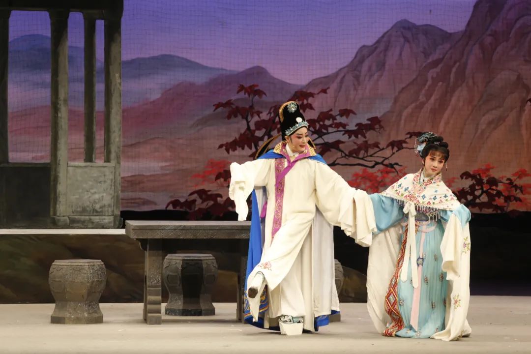 海<a href=http://www.xiaopiaoyou.com/yuejudefayuandi/ target=_blank class=infotextkey>越剧</a>院《西厢记》