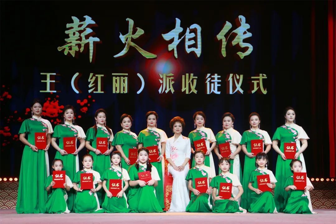 河南小皇后豫剧团成立三十周年专场晚会暨专家研讨会在郑州举行