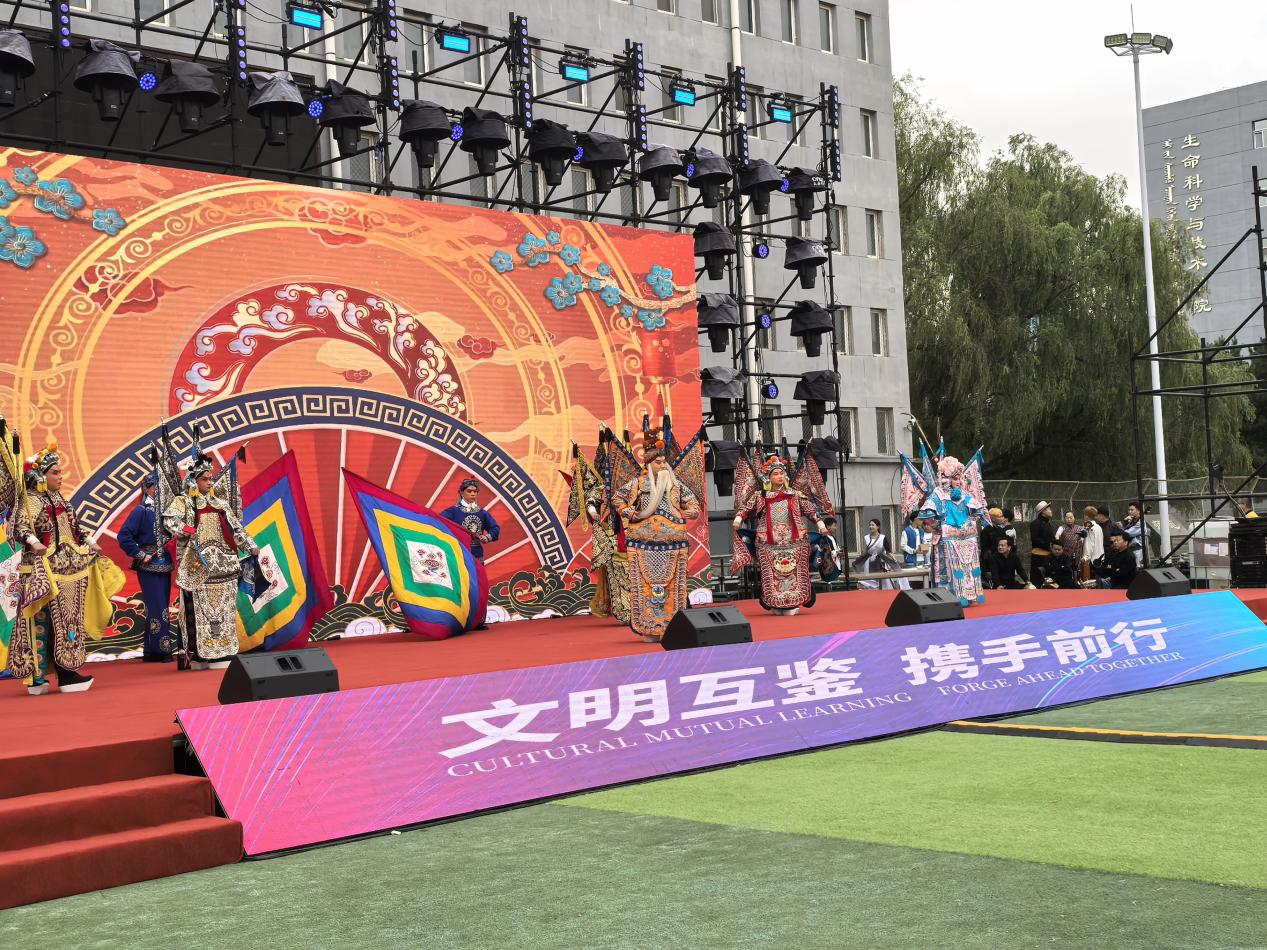 内蒙古师范大学首届国际文化节活动