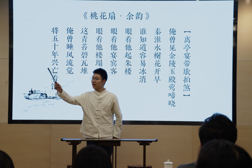 卢铭禹同学参与曲社活动