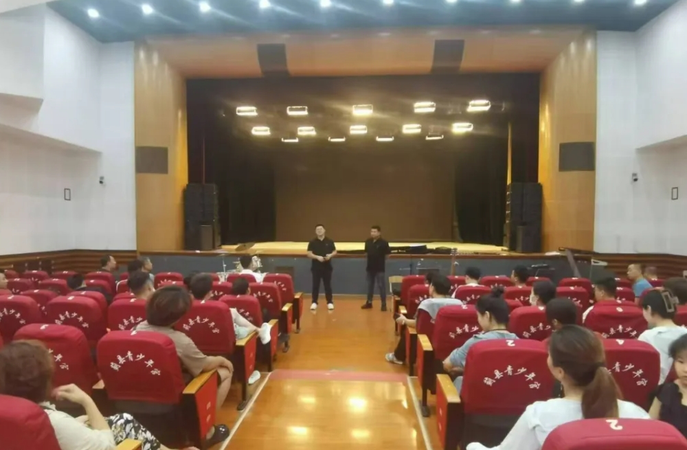 翠屏山包装公司总经理一行莅临天津评剧院三团