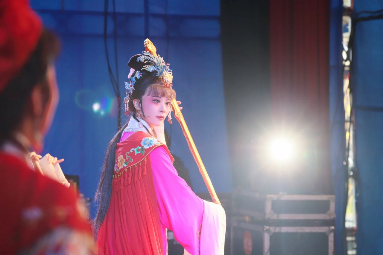 <a href=http://www.xiaopiaoyou.com/yuejudefayuandi/ target=_blank class=infotextkey>越剧</a>三看御妹