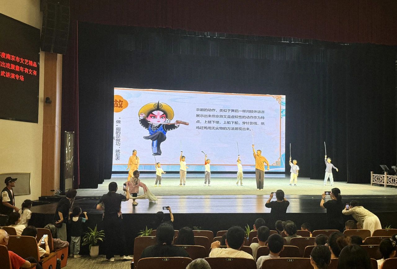 探索<a href=http://www.xiaopiaoyou.com/jingjuguocui/ target=_blank class=infotextkey>京剧</a>奥秘