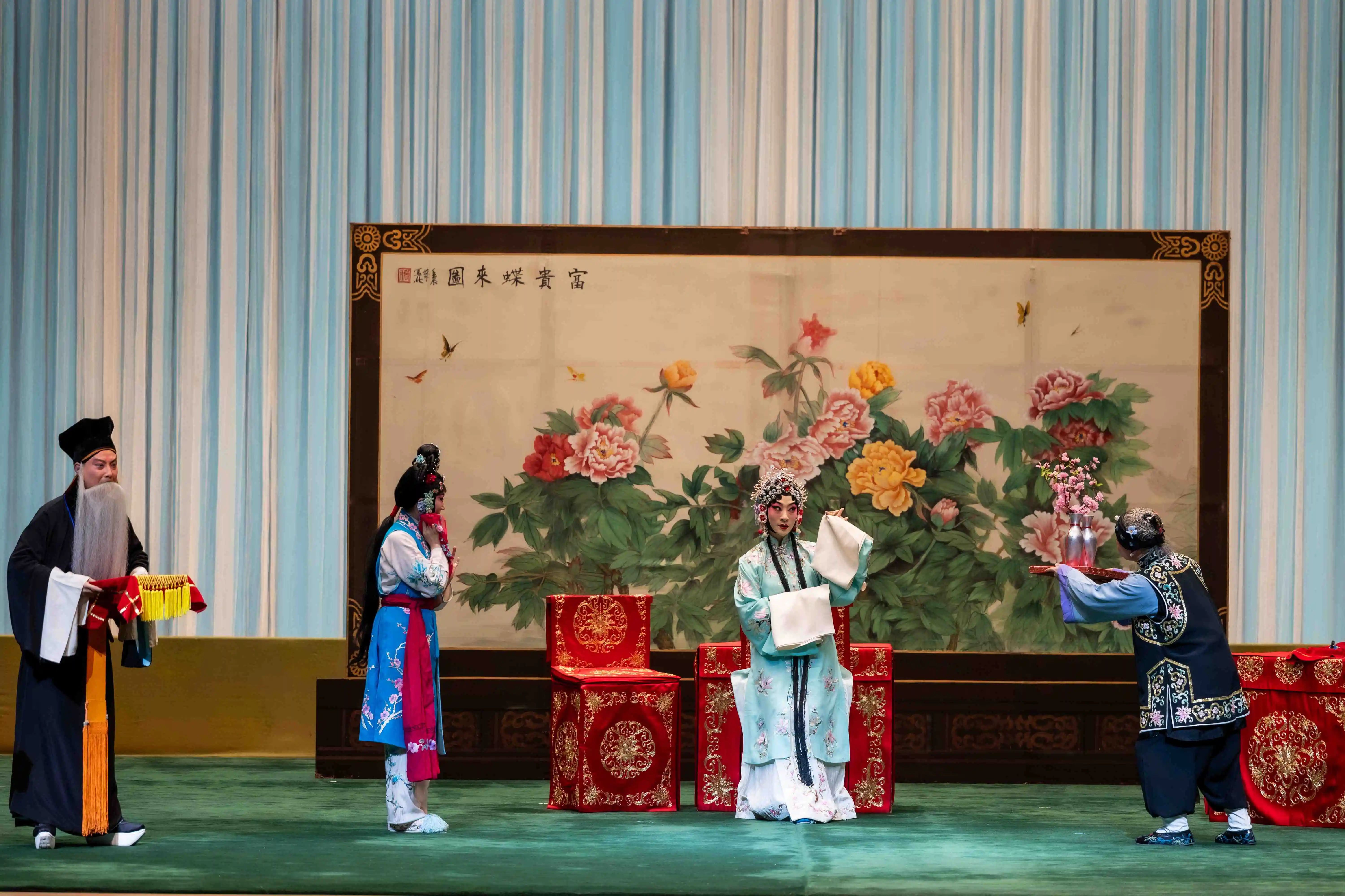经典<a href=http://www.xiaopiaoyou.com/jingjuguocui/ target=_blank class=infotextkey>京剧</a>锁麟囊
